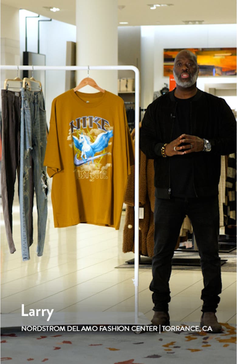 Oversize Pegasus Graphic T-Shirt, sales video thumbnail