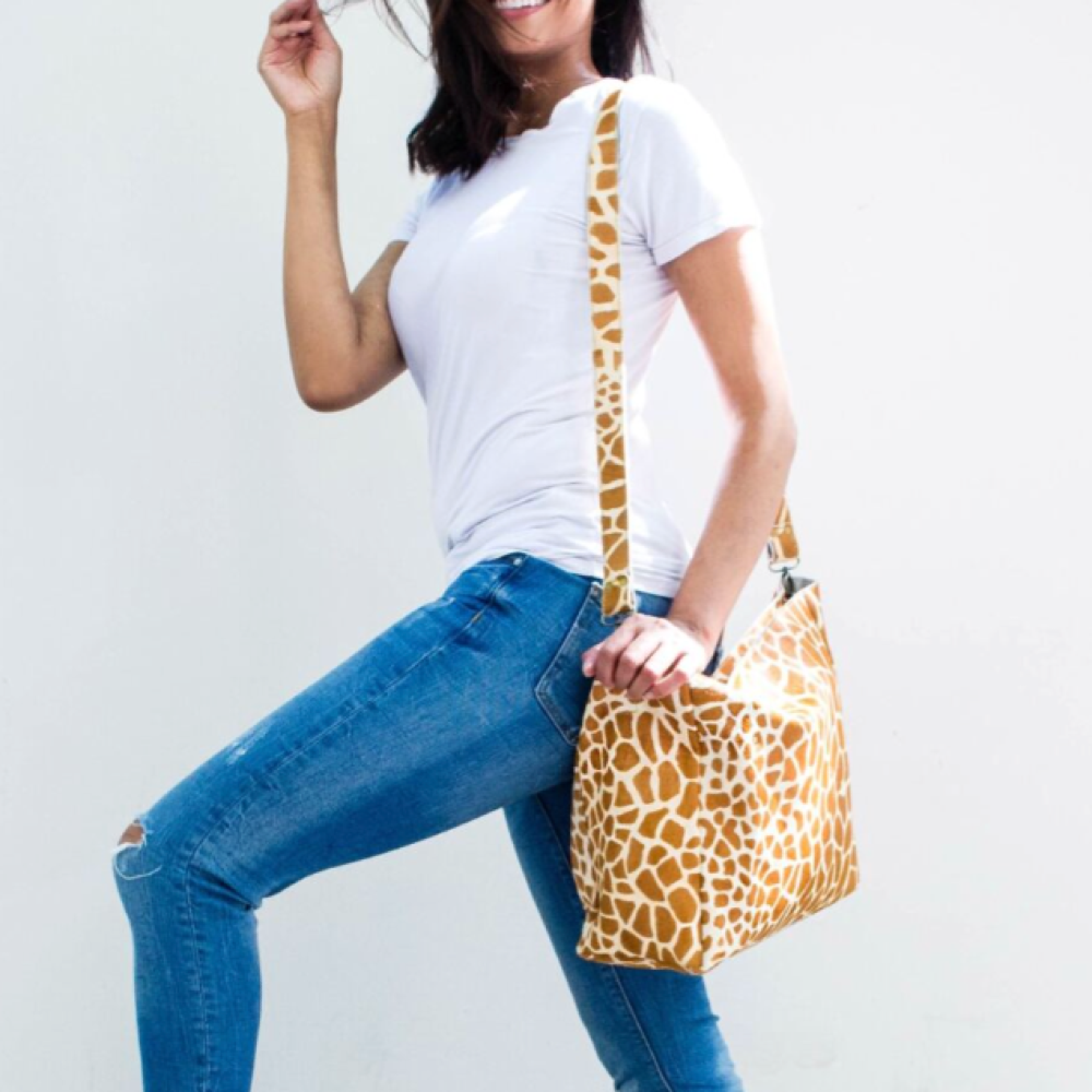 The Mora Messenger Bag, Alternate, color, Giraffe Amber