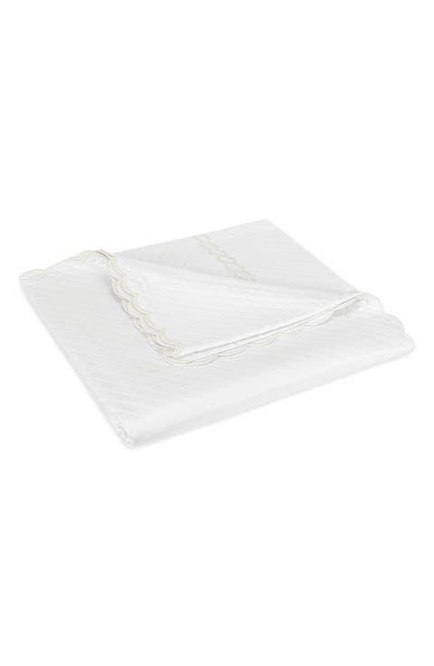 Classic Chain Scallop Matelassé Coverlet