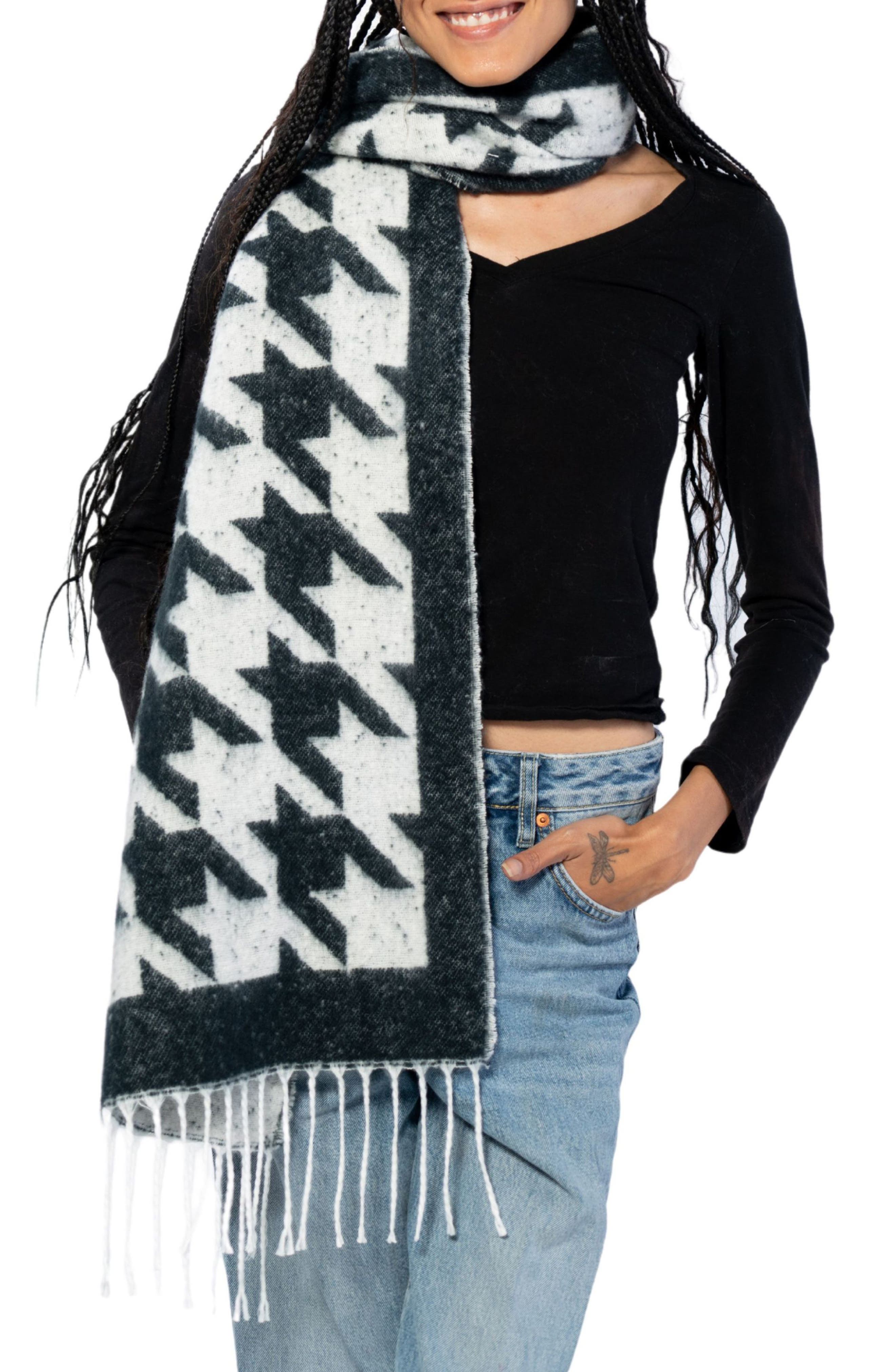 MARCUS ADLER Houndstooth Fringe Scarf