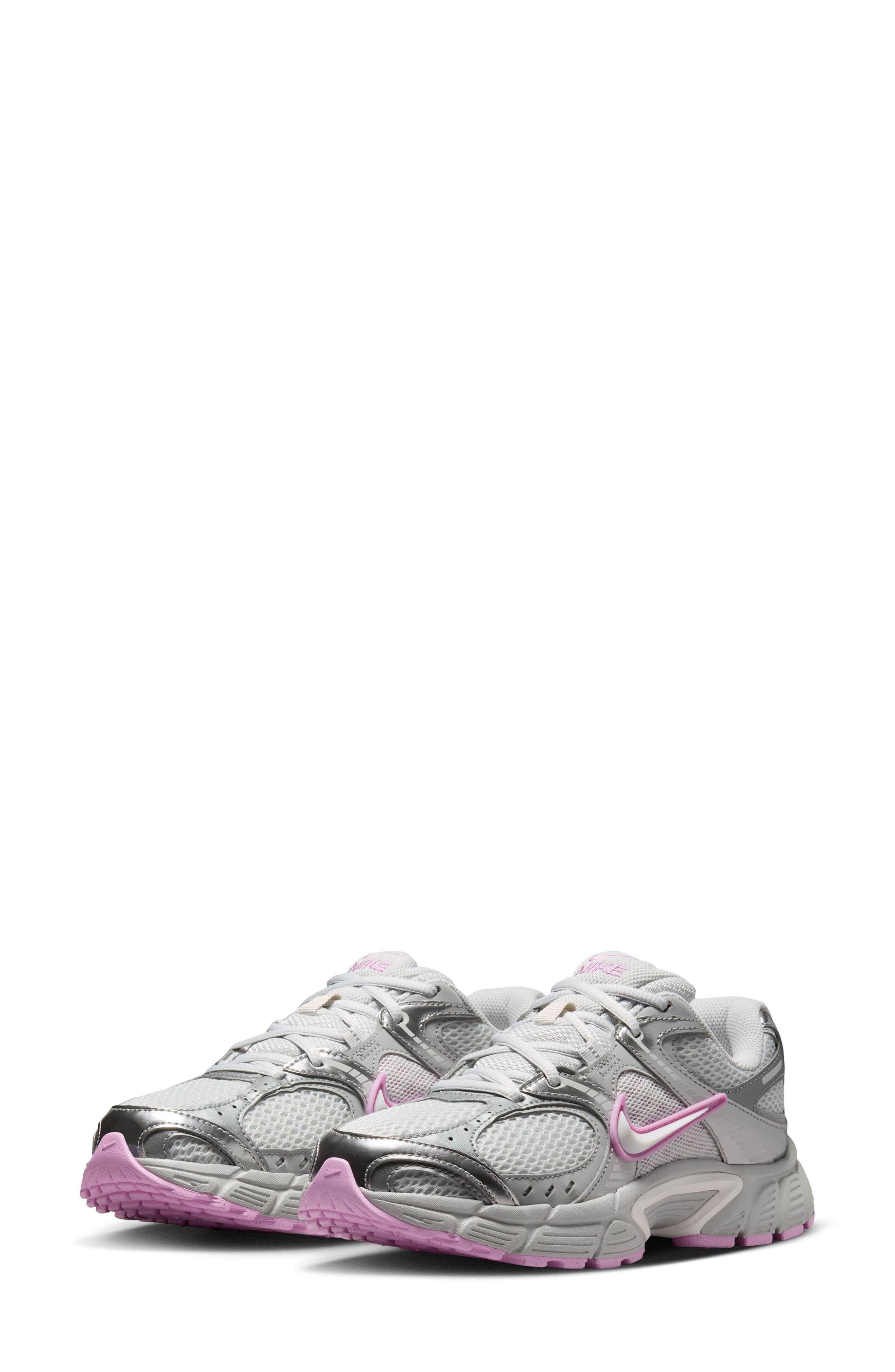 Nike V5 RNR Sneaker