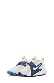 Kids' Team Hustle D 12 Basketball Sneaker