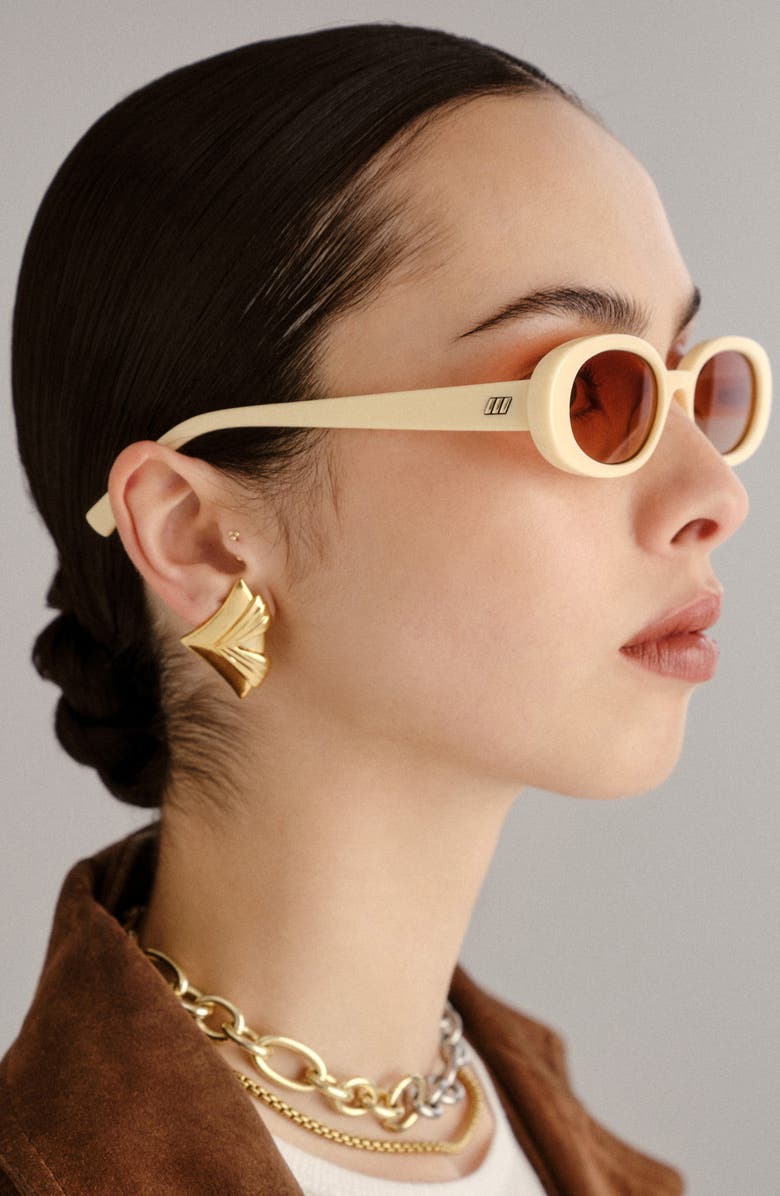 Le Specs Outta Love 51mm Oval Sunglasses, Alternate, color, Ecru/ Warm Brown Grad