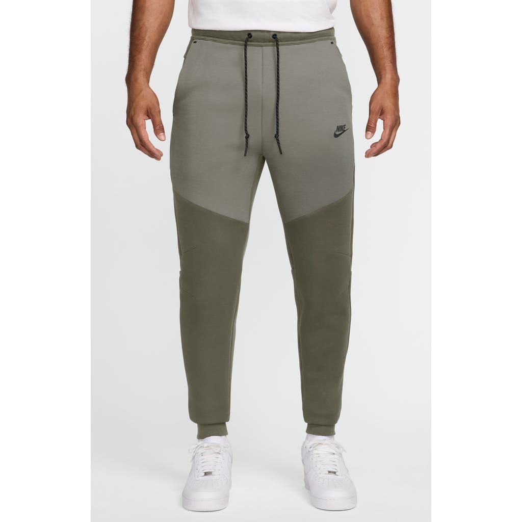 Nike Tech Fleece Joggers In Green
