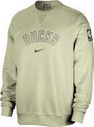 Nike Men's Nike Green Milwaukee Bucks Courtside Standard Issue Performance Pullover Sweatshirt