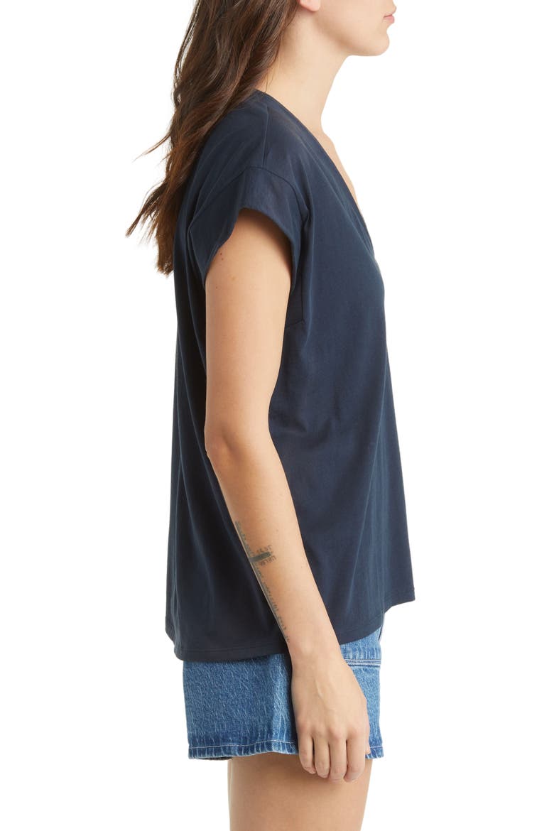 Le Mid Rise V-Neck T-Shirt, Alternate, color, NAVY