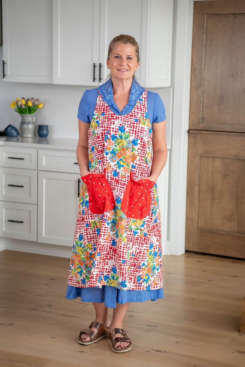 Lisbon Rose Farmhouse Apron, Alternate, color, Red