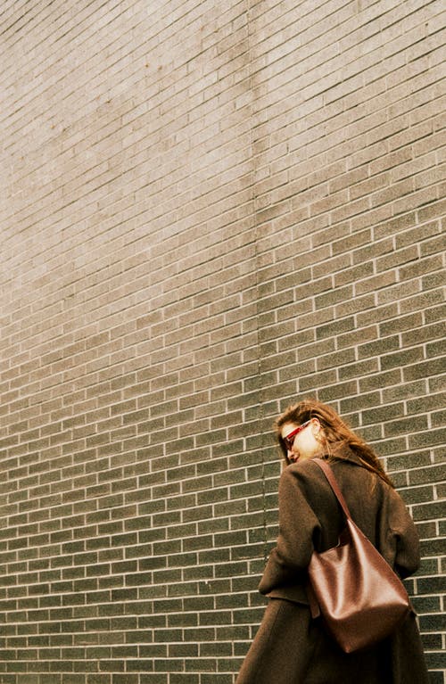 Madewell The Essential Bucket Tote In Brown