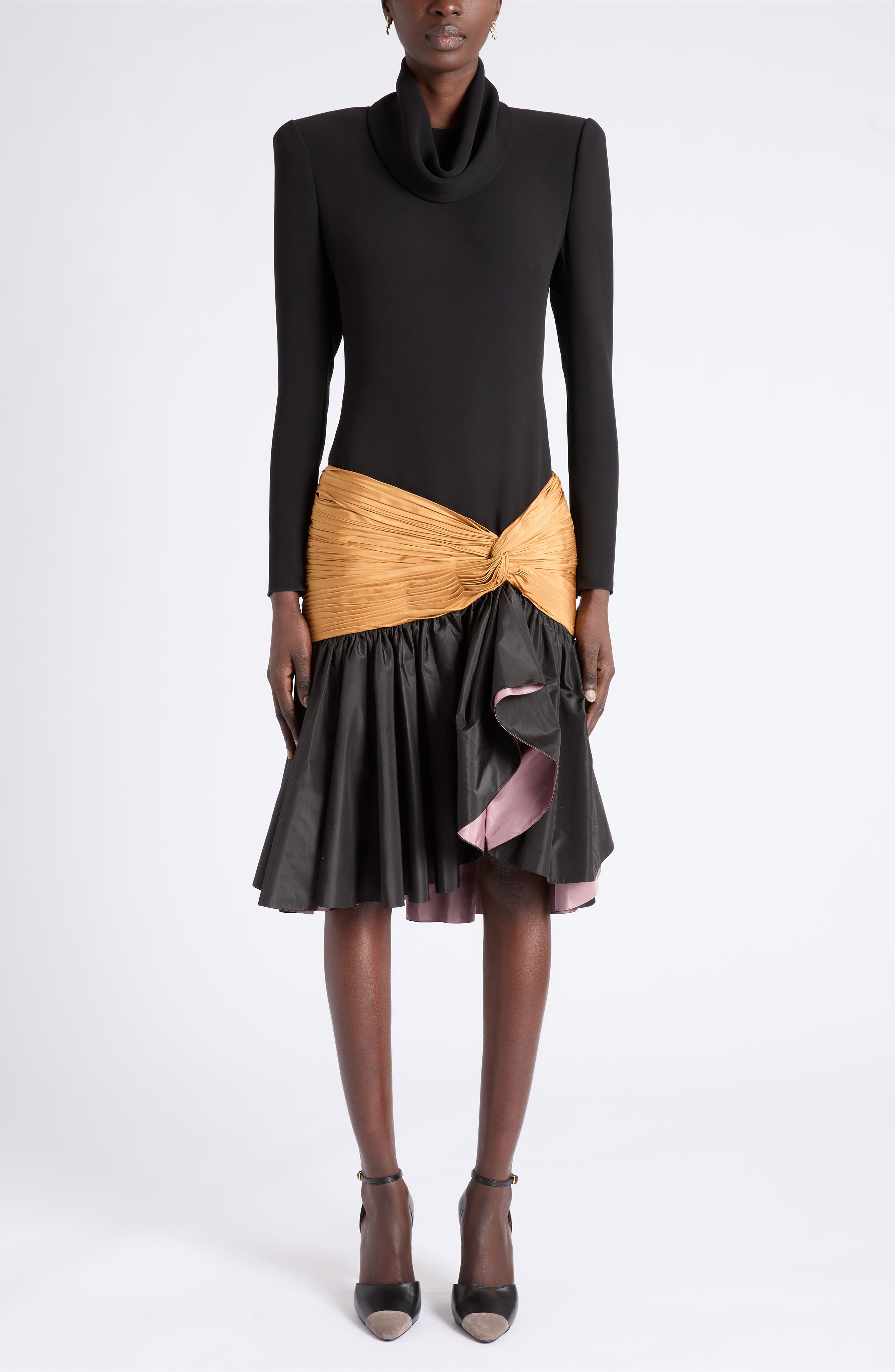 selected BLACK/ GOLD