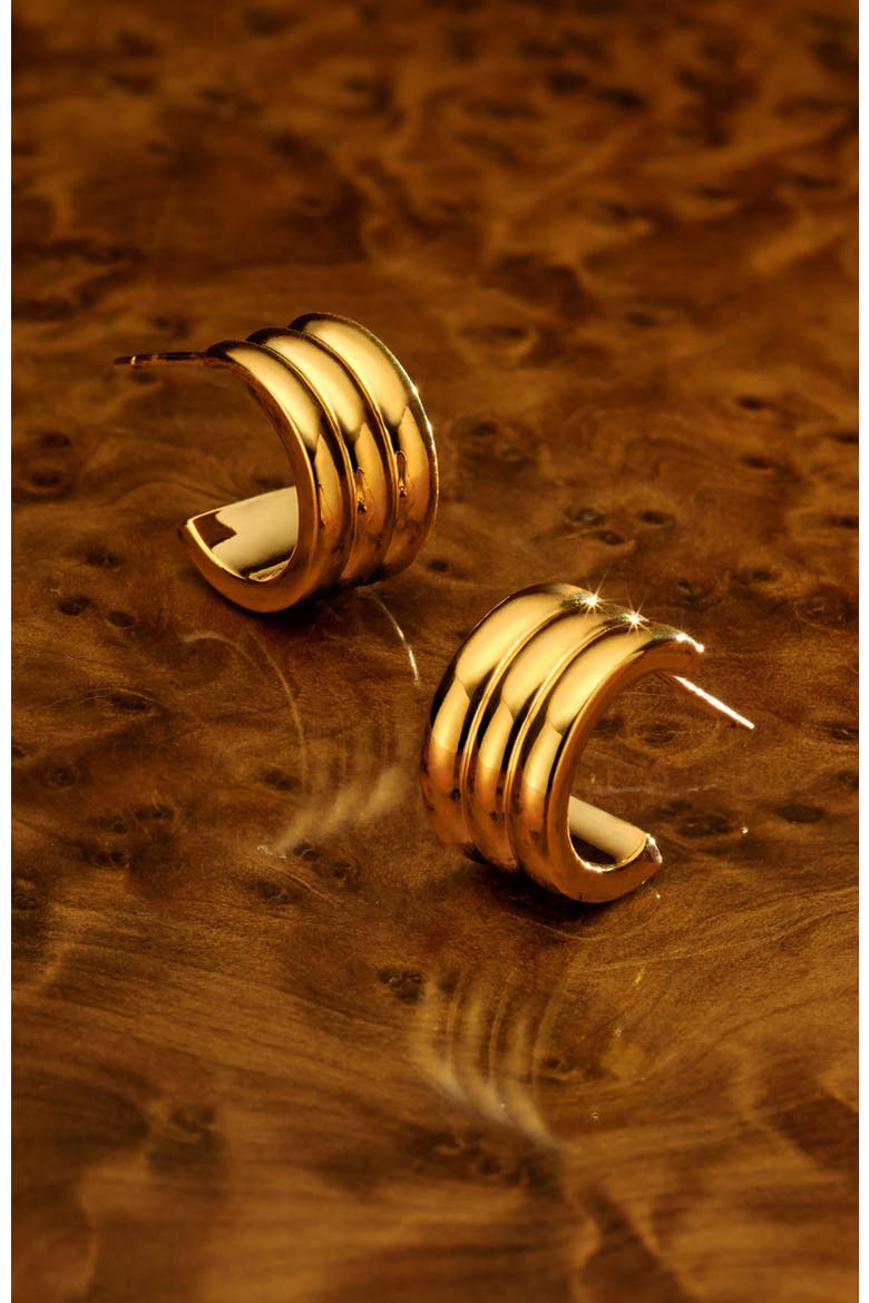 Hanna Huggie Hoop Earrings, Alternate, color, Gold
