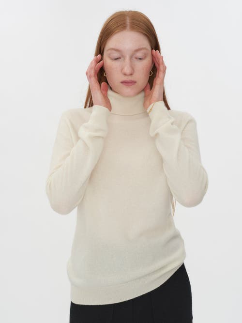 Gobi Mongolian Cashmere Classic Turtle Neck In Marshmallow