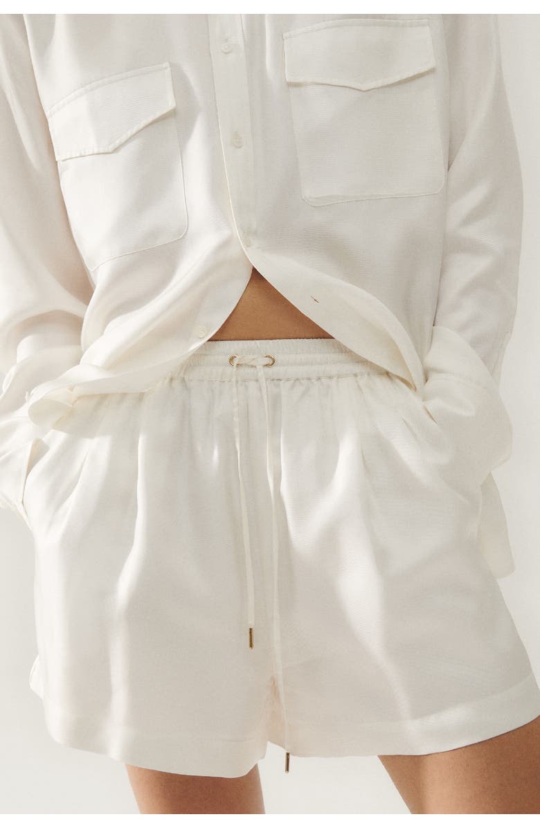 SILK LAUNDRY TWILL SLOUCH SHORTS WHITE, Alternate, color, White