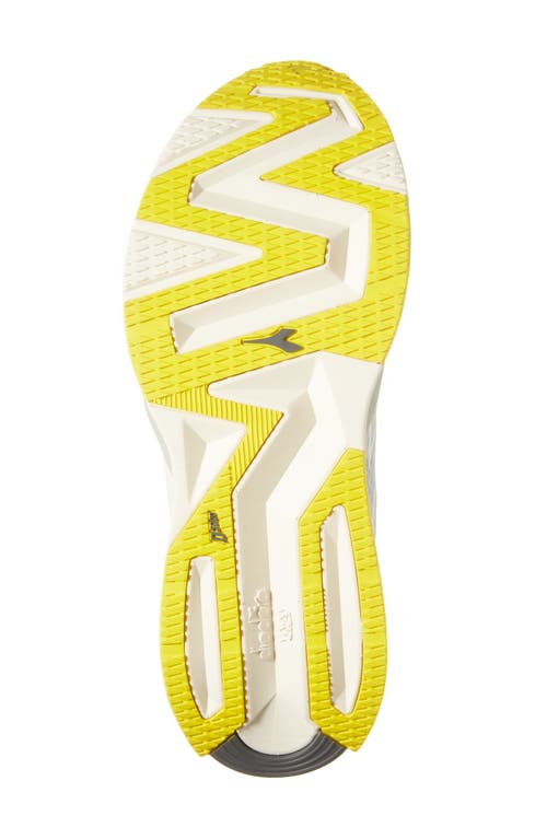 Diadora Atomo V7000-2 Running Shoe In Silver Dd/whisper White