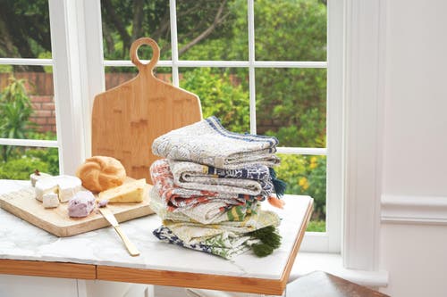 Carol & Frank Lawrence Moonbeam Towel In Blue