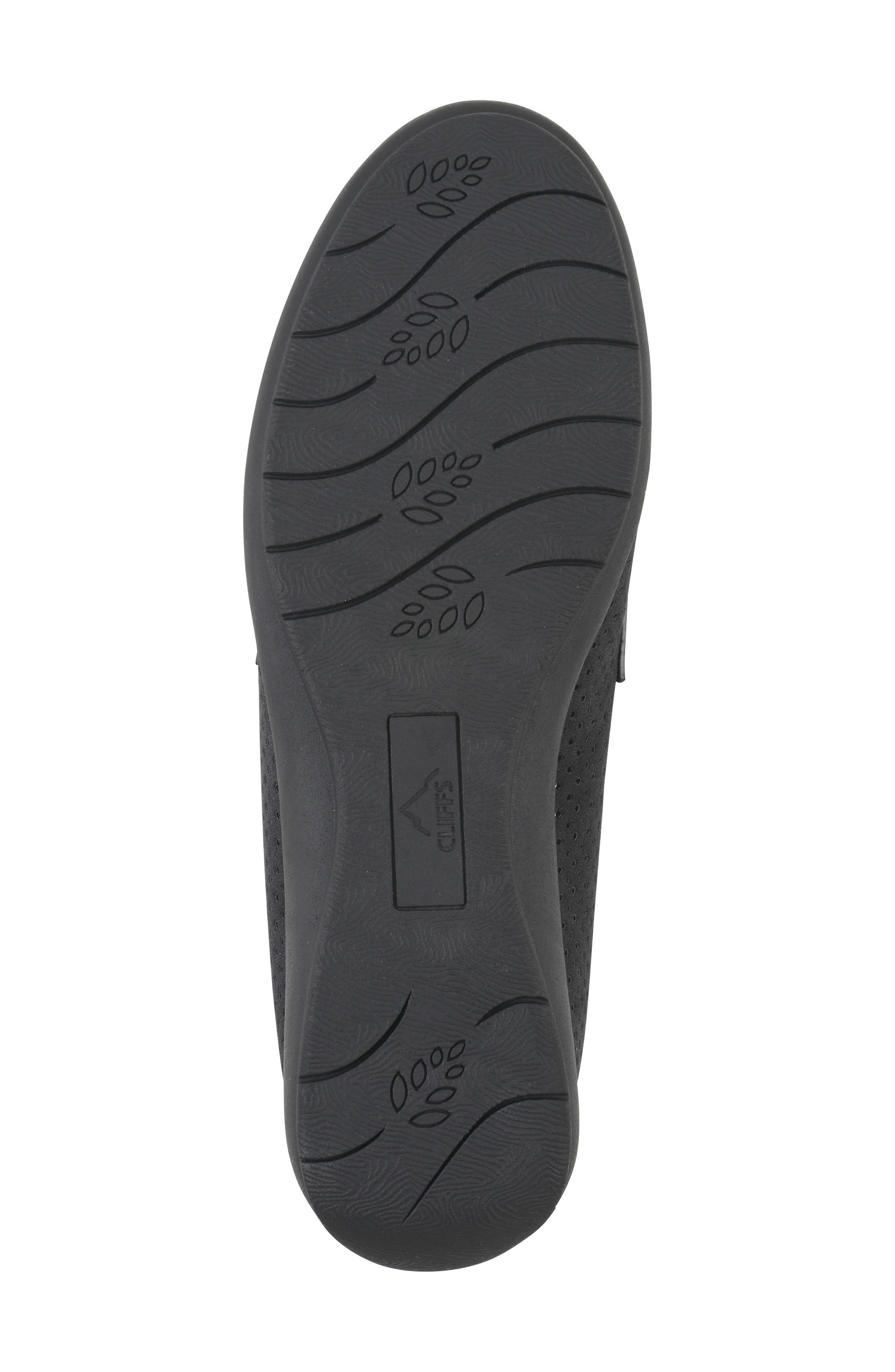 CLIFFS BY WHITE MOUNTAIN Samson Loafer, Alternate, color, Black/ Nubuck