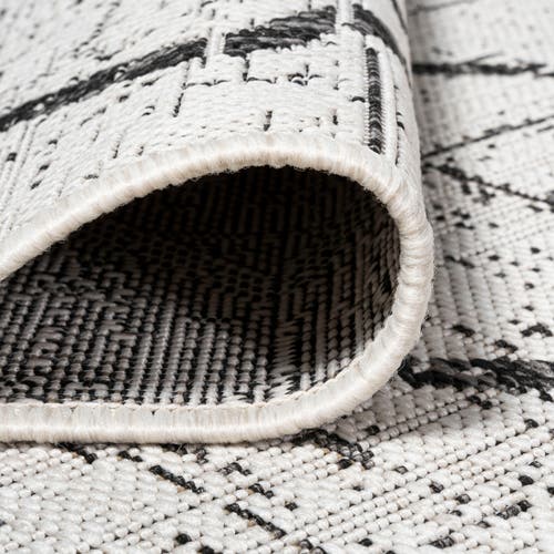 Jonathan Y Carwa Diamond Trellis Indoor/outdoor Area Rug In Ivory/black