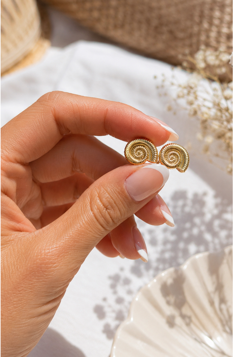 DLORIA Golden Tide Shell Stud Earrings, Alternate, color, Gold