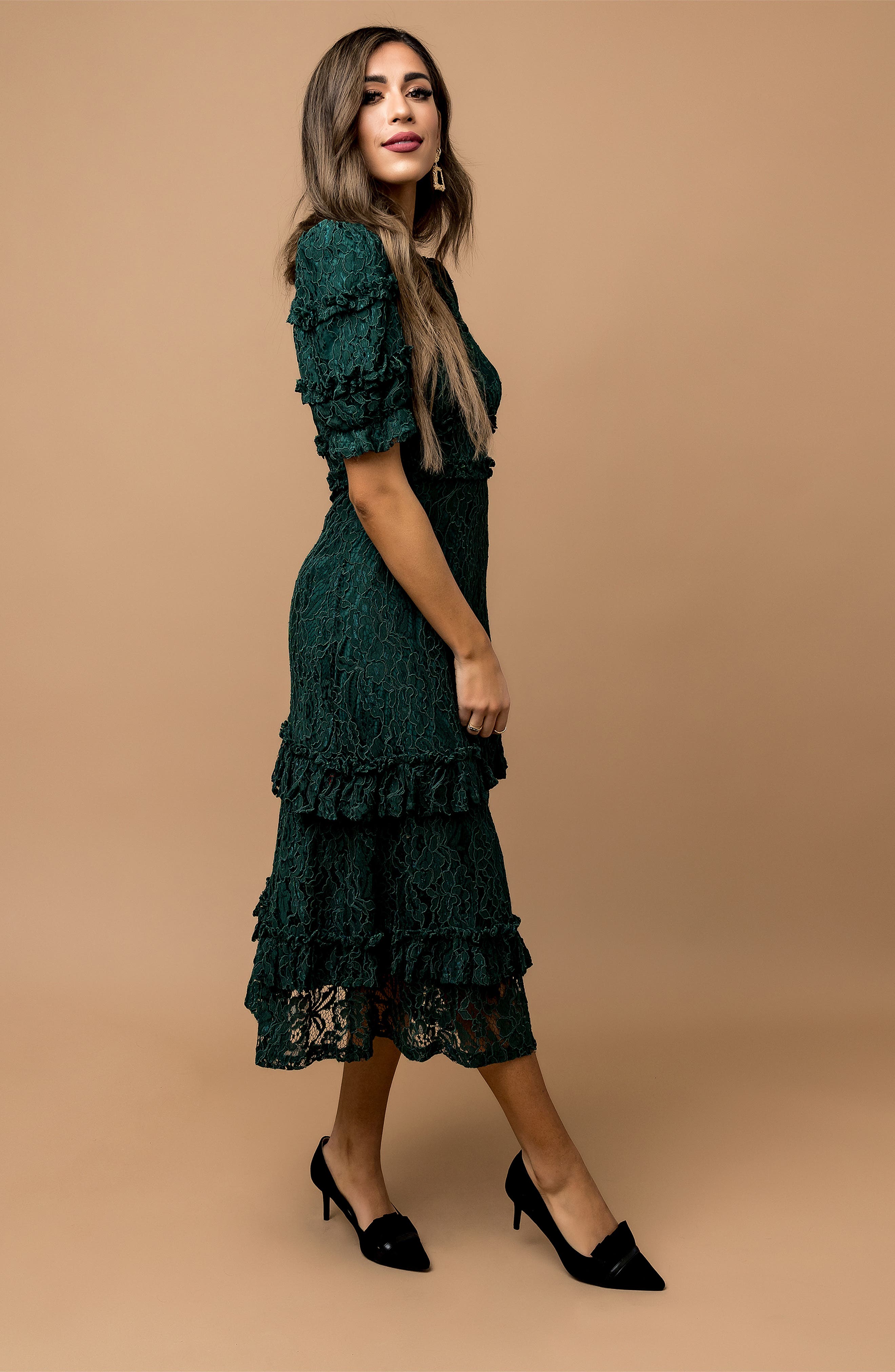 Journee Collection JOURNEE Marek Ruffle Pump, Alternate, color, Black