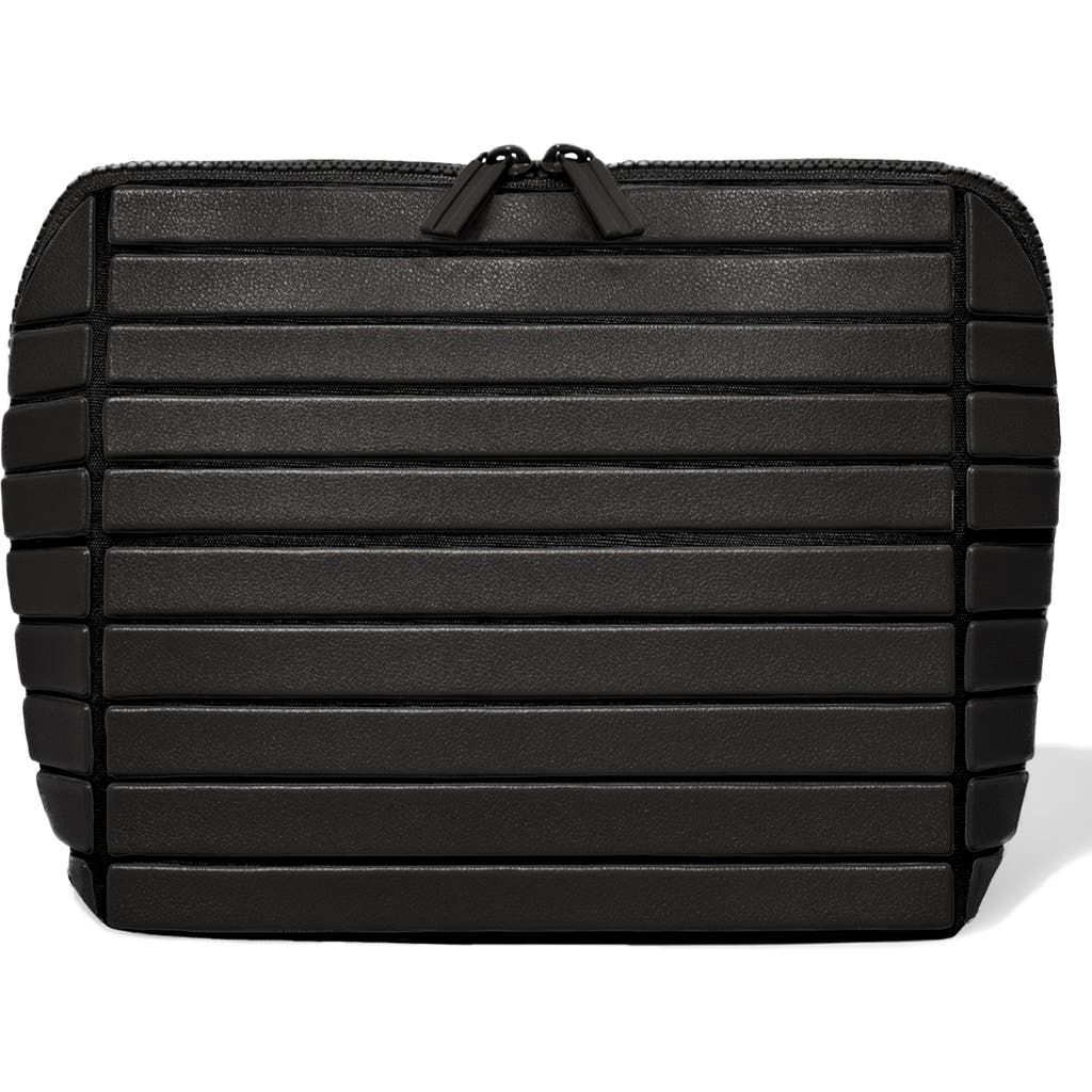 Parallelle The Medium Traveler Toiletry Kit In Black