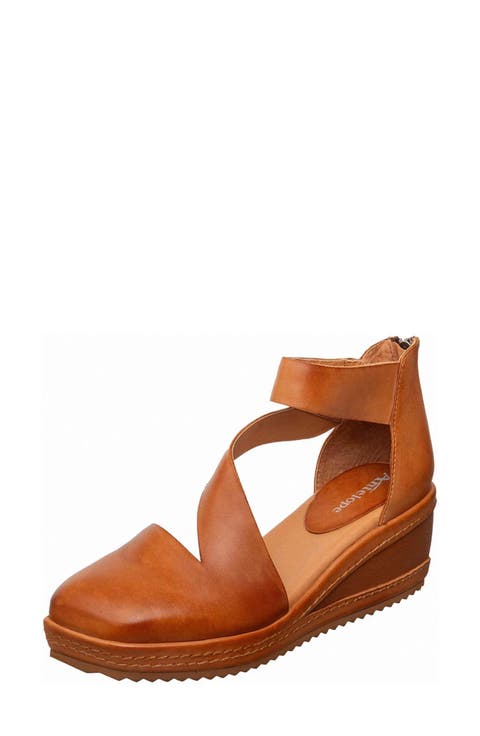 Suki Wedge Sandal (Women)