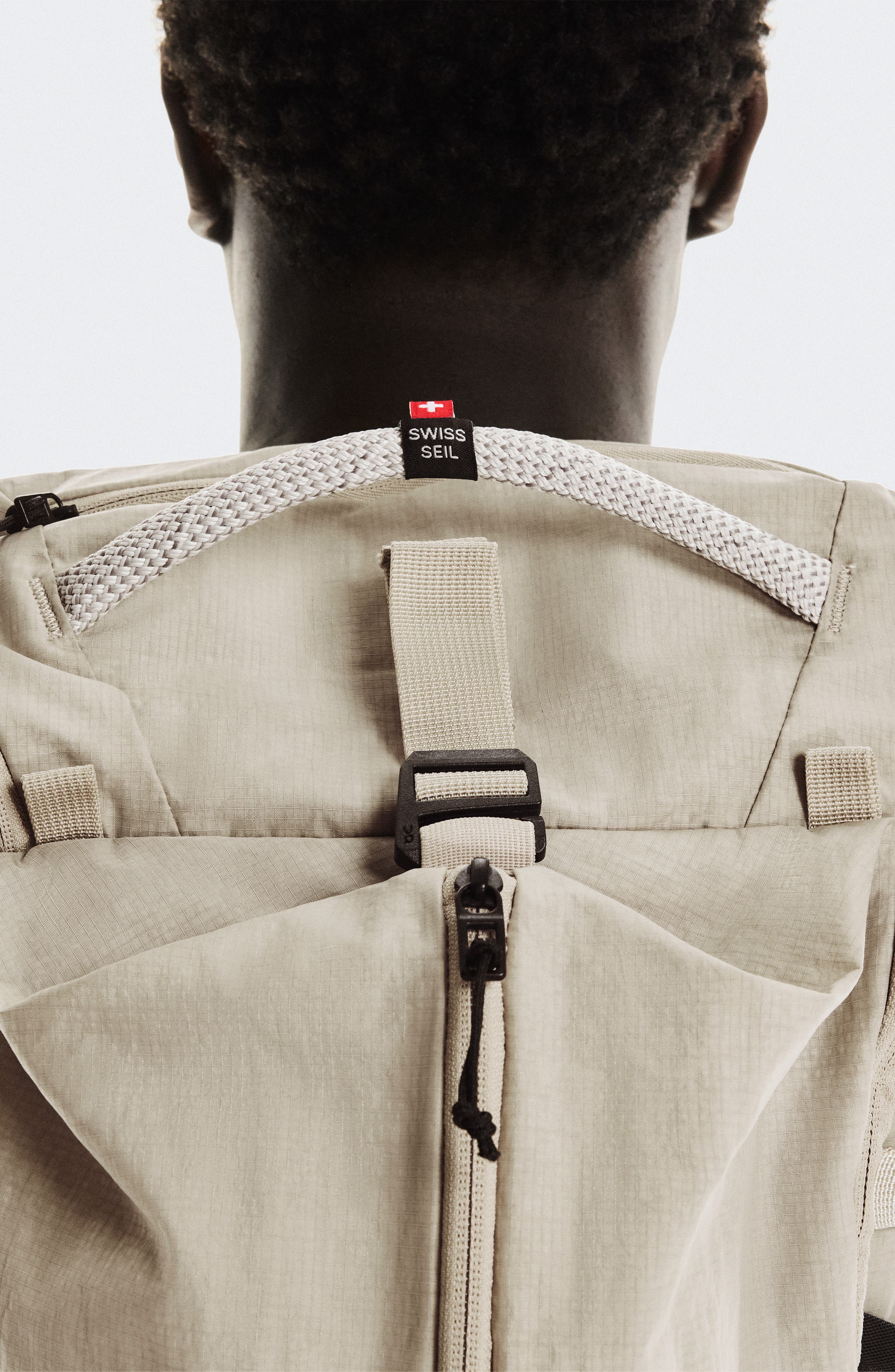 On 30-Liter Speed Pack, Alternate, color, Sand/ Black