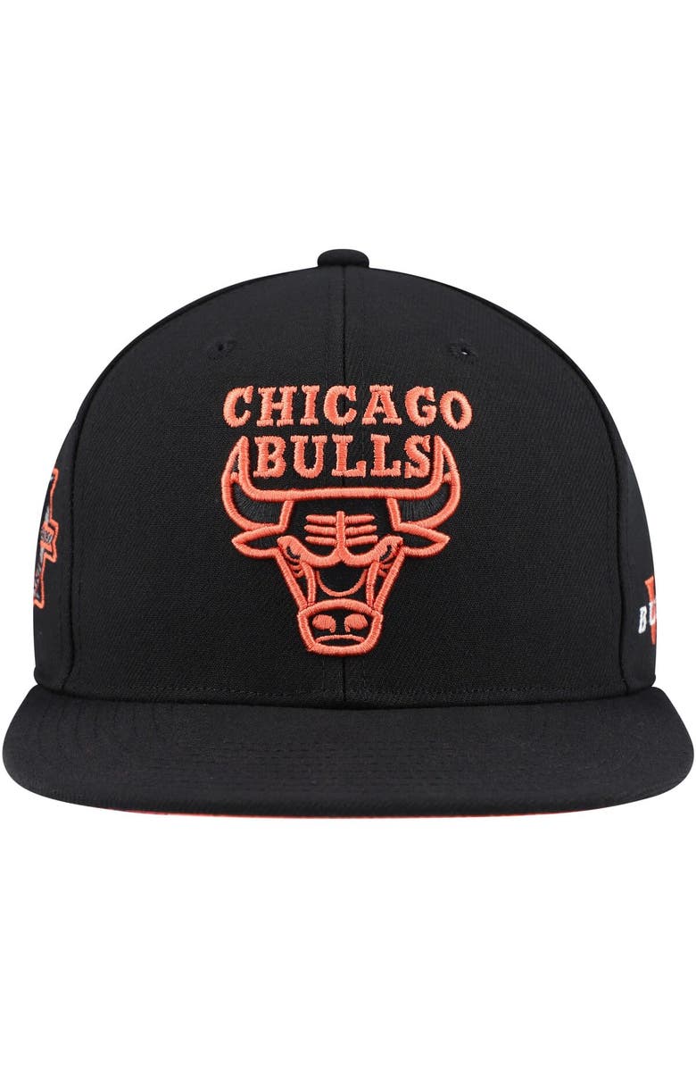 Mitchell & Ness Men's Mitchell & Ness Black Chicago Bulls Core Snapback Hat, Alternate, color, 