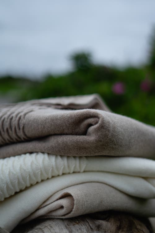 Evangeline Knit Scallop Throws In Gray