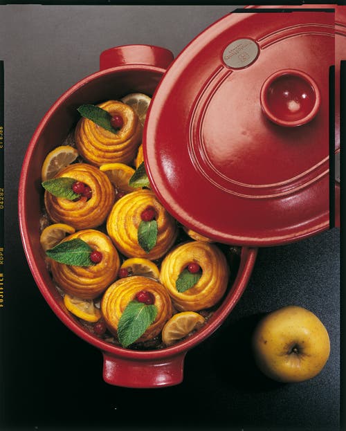 Emile Henry Flame 6.3 Quart Oval Stewpot Dutch Oven In Charcoal