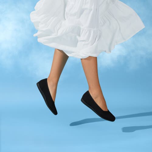 Vivaia Lightweight Square-toe V-cut Flats In Black