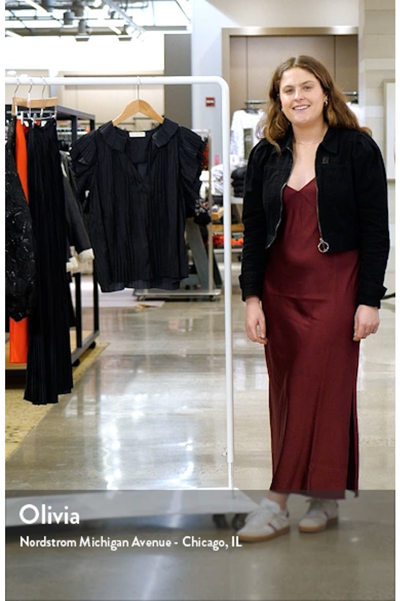 Elli Pleat Satin Stop video