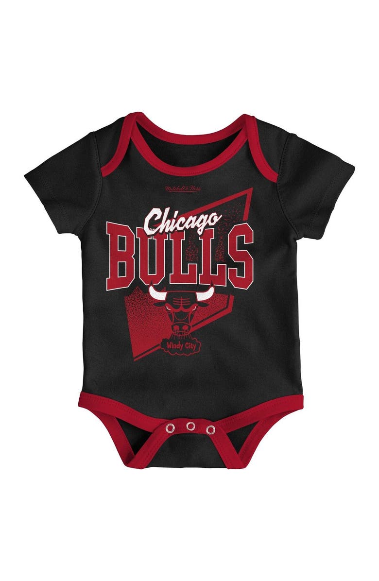 Mitchell & Ness Infant Mitchell & Ness Black/Red Chicago Bulls Hardwood Classics Bodysuits & Cuffed Knit Hat Set, Alternate, color, Black