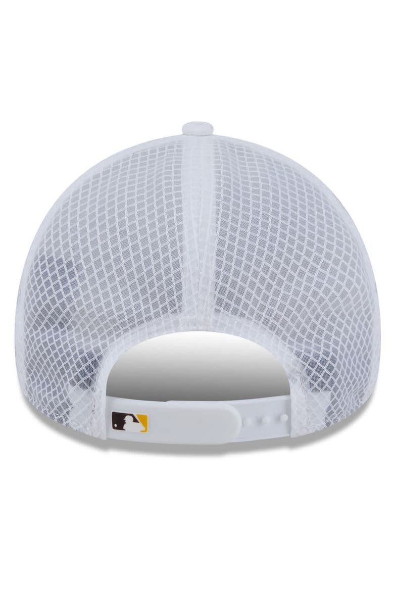 Men's New Era White San Diego Padres 2026 Batting Practice Apex 9FORTY Adjustable Trucker Hat, Alternate, color, White