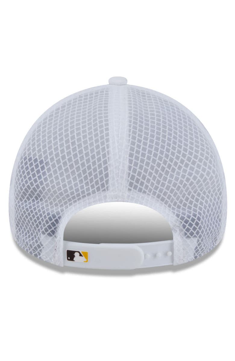 New Era Men's New Era White San Diego Padres 2026 Batting Practice Apex 9FORTY Adjustable Trucker Hat, Alternate, color, White