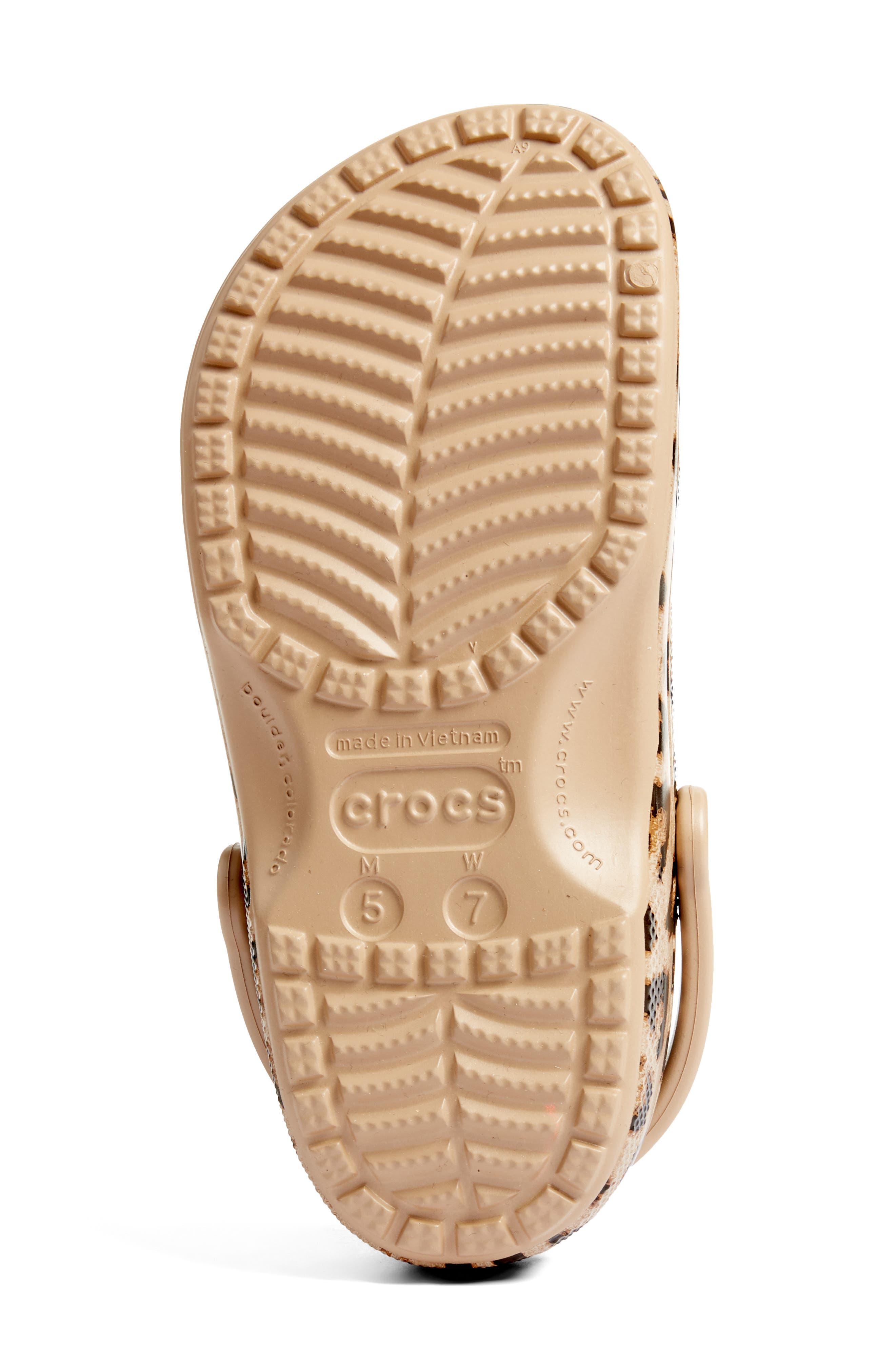 CROCS<sup>™</sup> Classic Print Waterproof Clog, Alternate, color, 