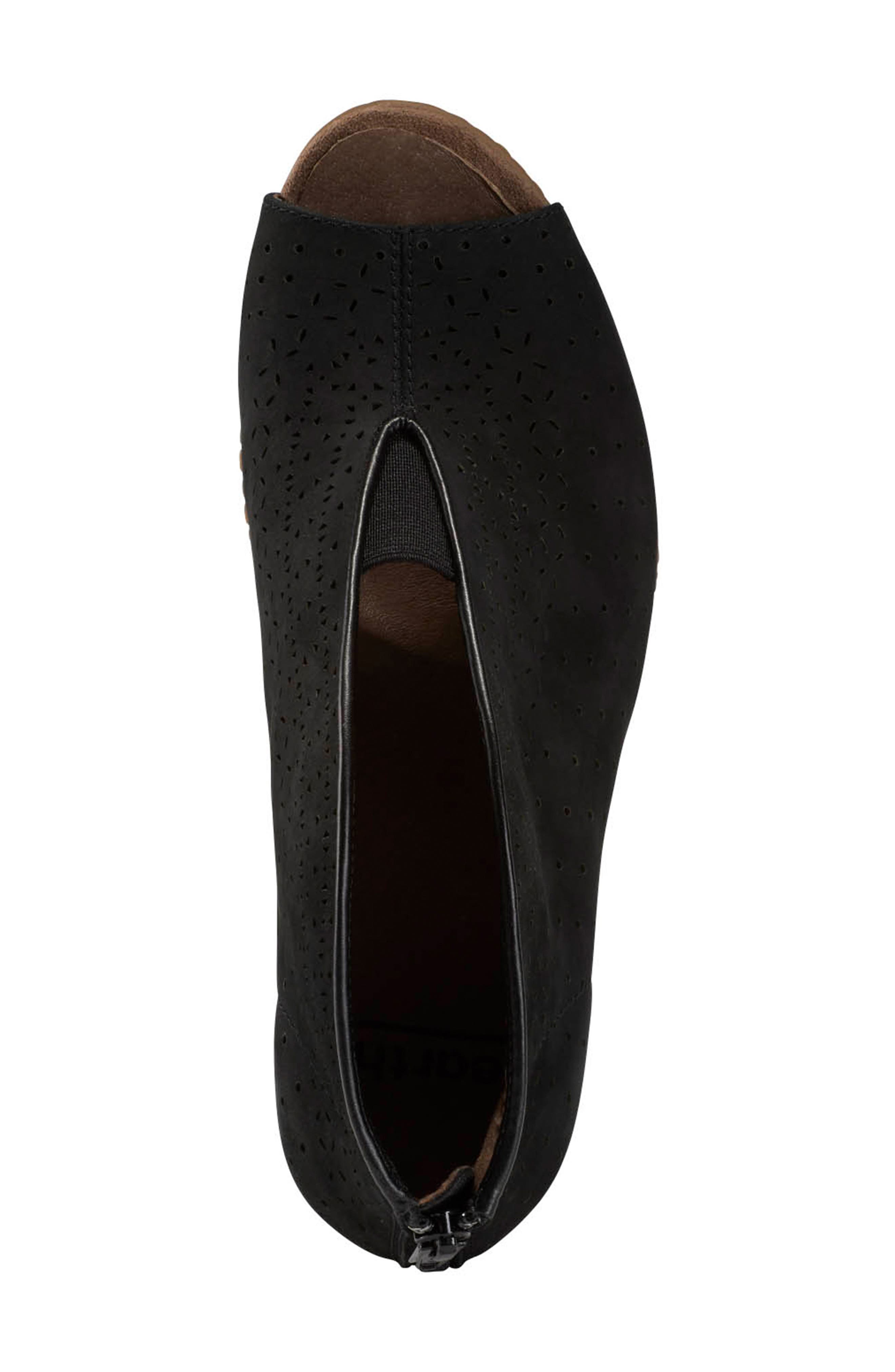 Earth<sup>®</sup> Calgery Quebec Sandal, Alternate, color, 