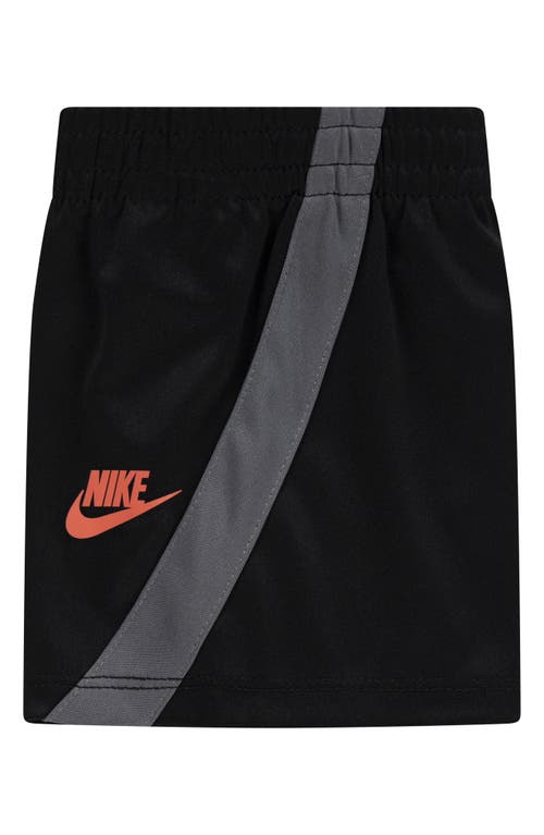 Nike On The Move T-shirt & Shorts Set In Red