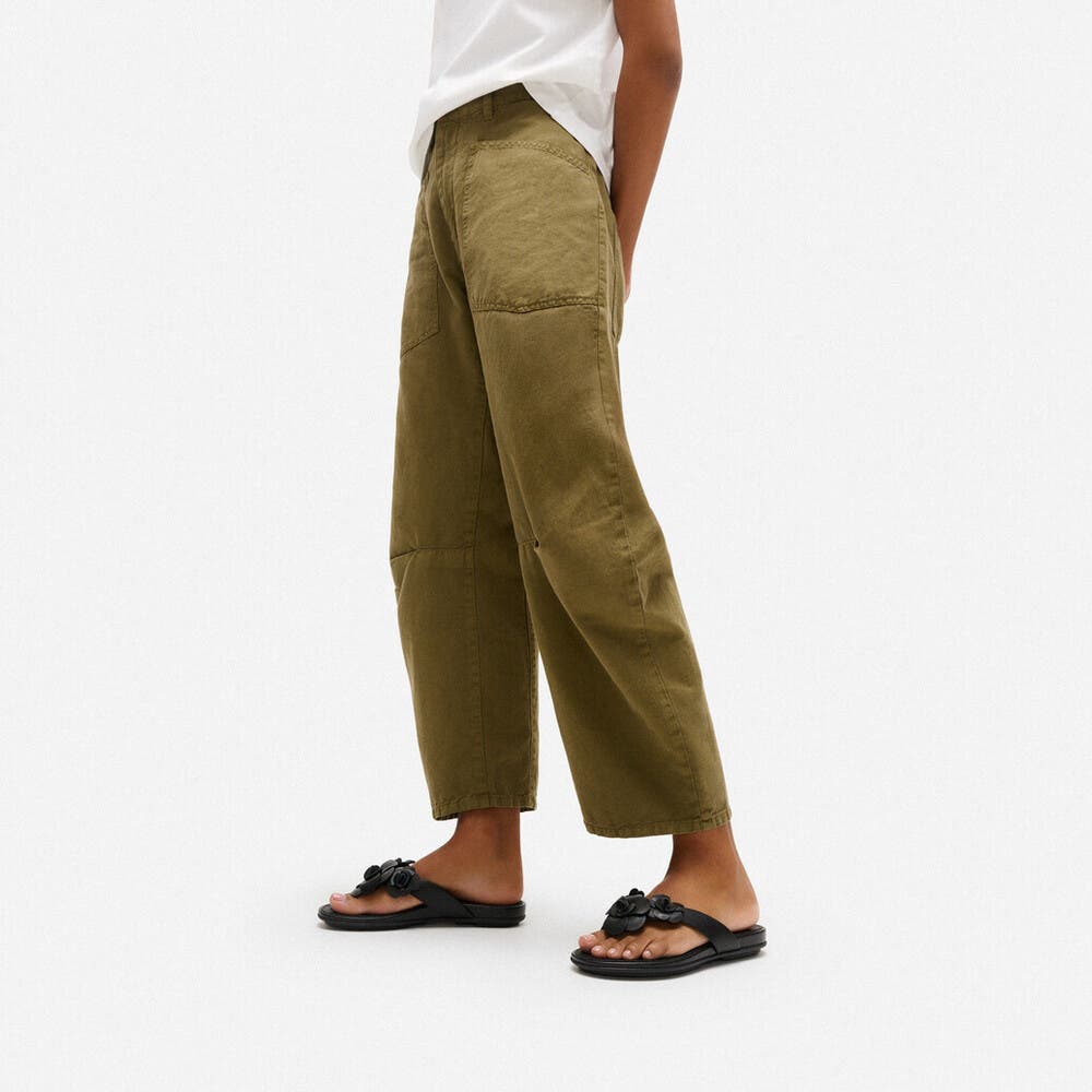 FitFlop Gracie Flower Flip-Flops, Alternate, color, Black