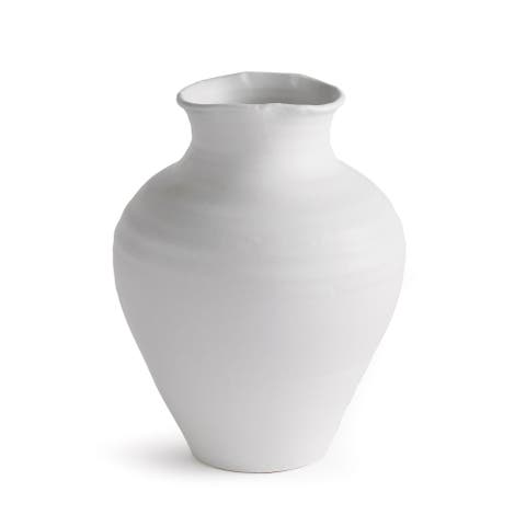 Mirela Vase