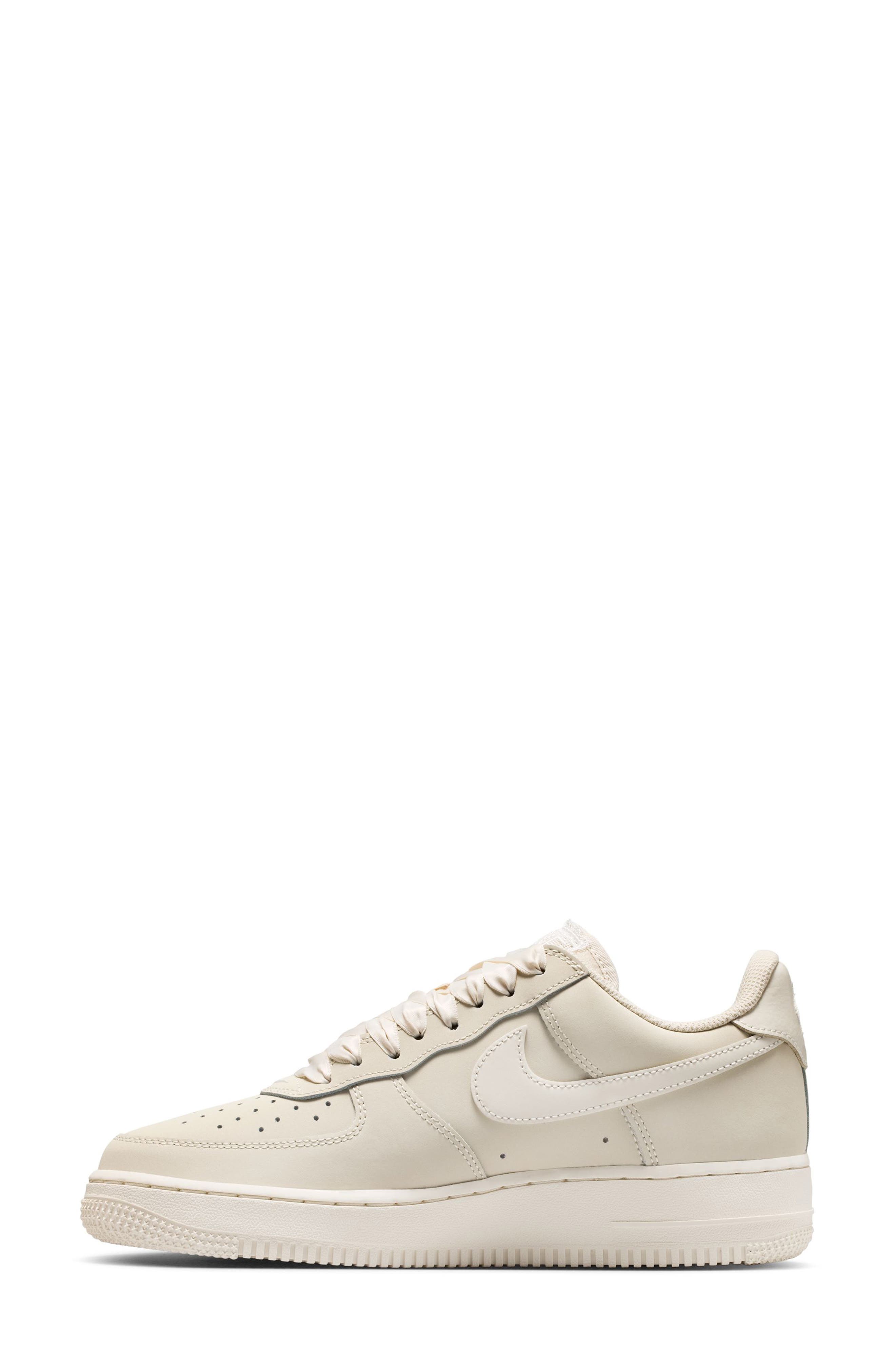 Nike Air Force 1 Retro Premium Basketball Sneaker, Alternate, color, 