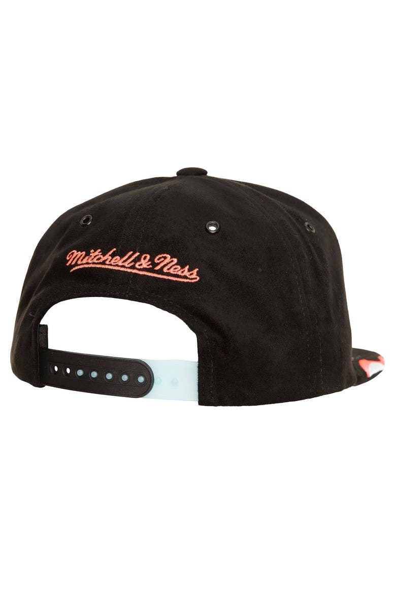 Men's Mitchell & Ness Black Chicago Bulls Day 6 Snapback Hat, Alternate, color, Black