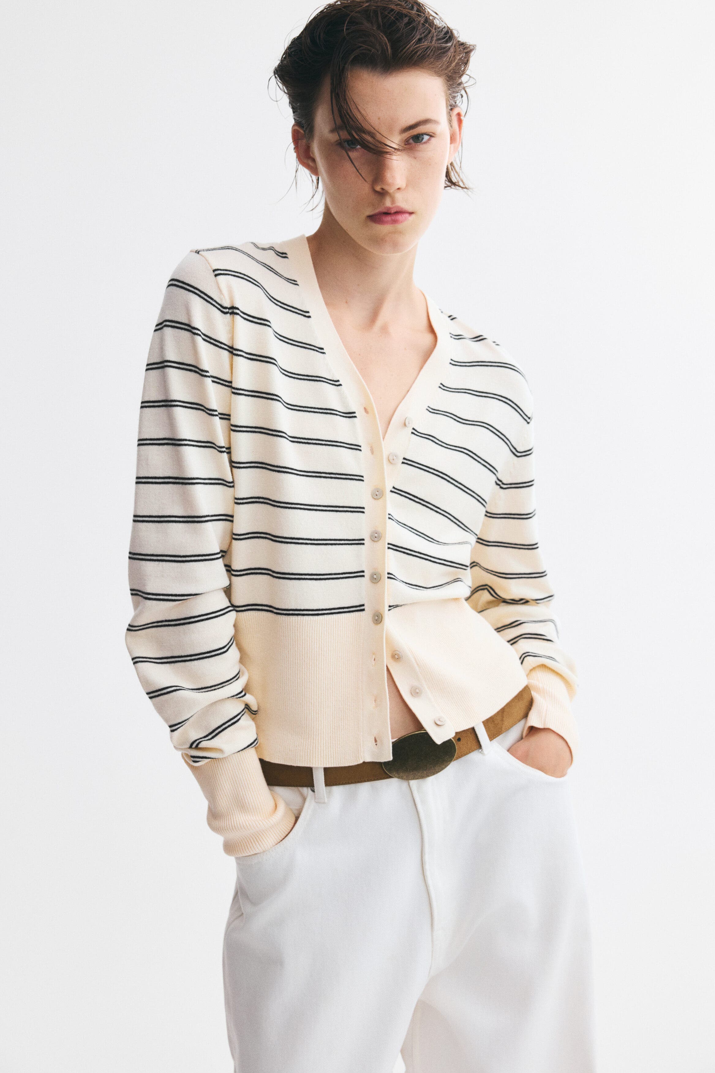 Light beige/striped