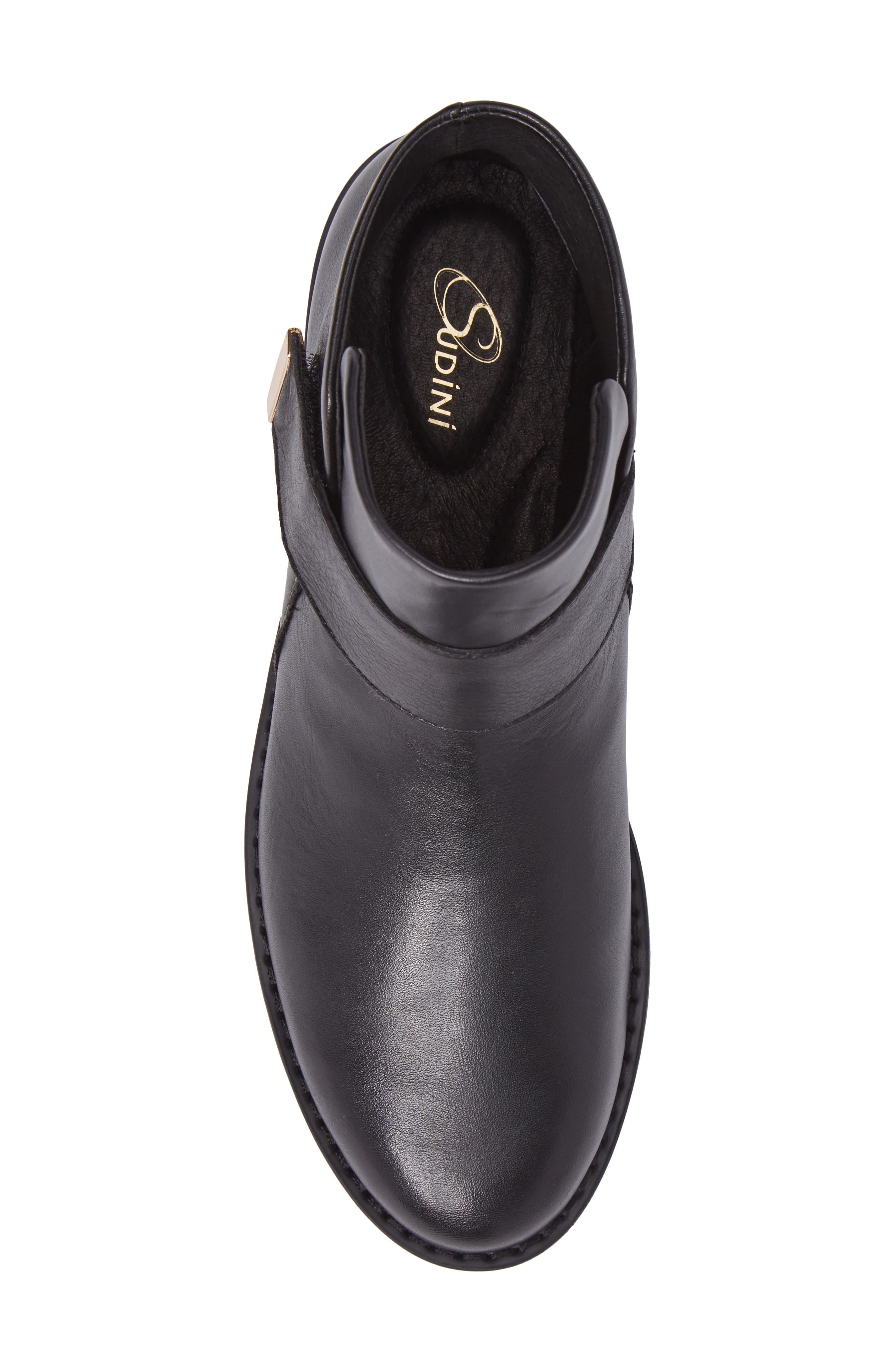 Sudini Kris Boot, Alternate, color, 