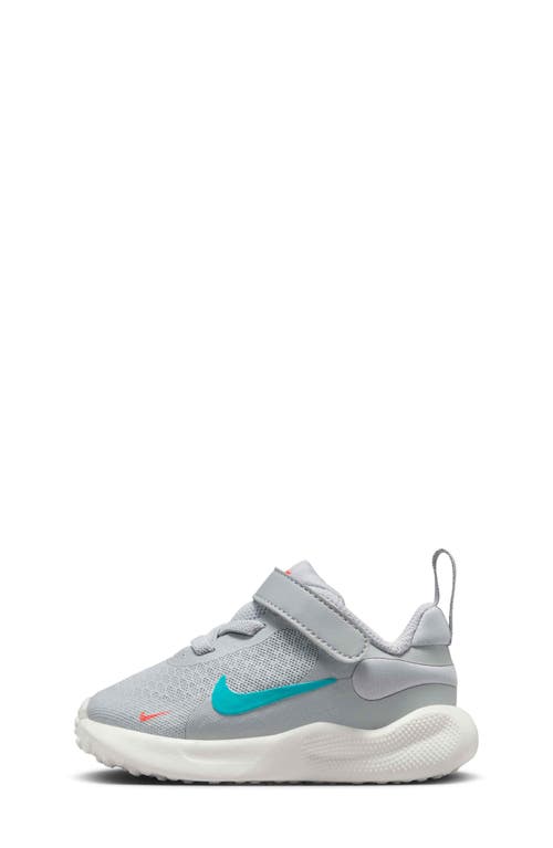 Nike Revolution 7 Sneaker