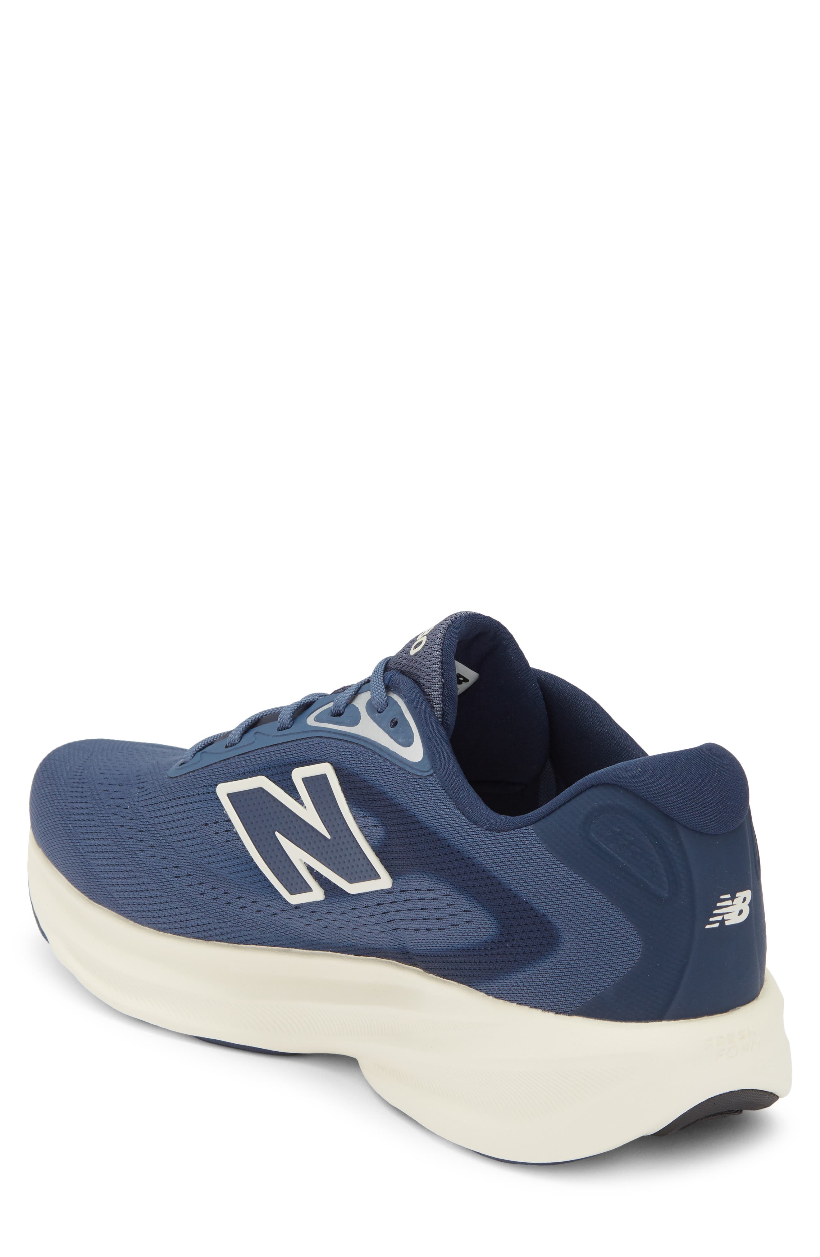 680 Running Shoe - image 4