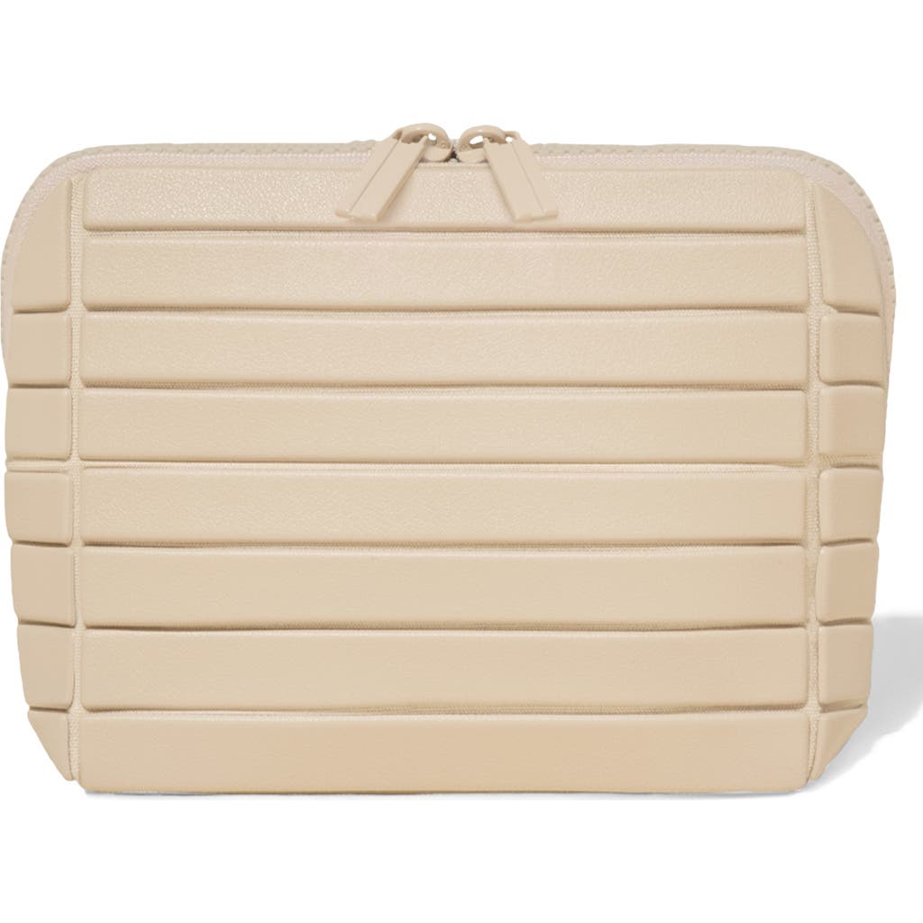 Parallelle The Small Traveler Toiletry Kit In Sand