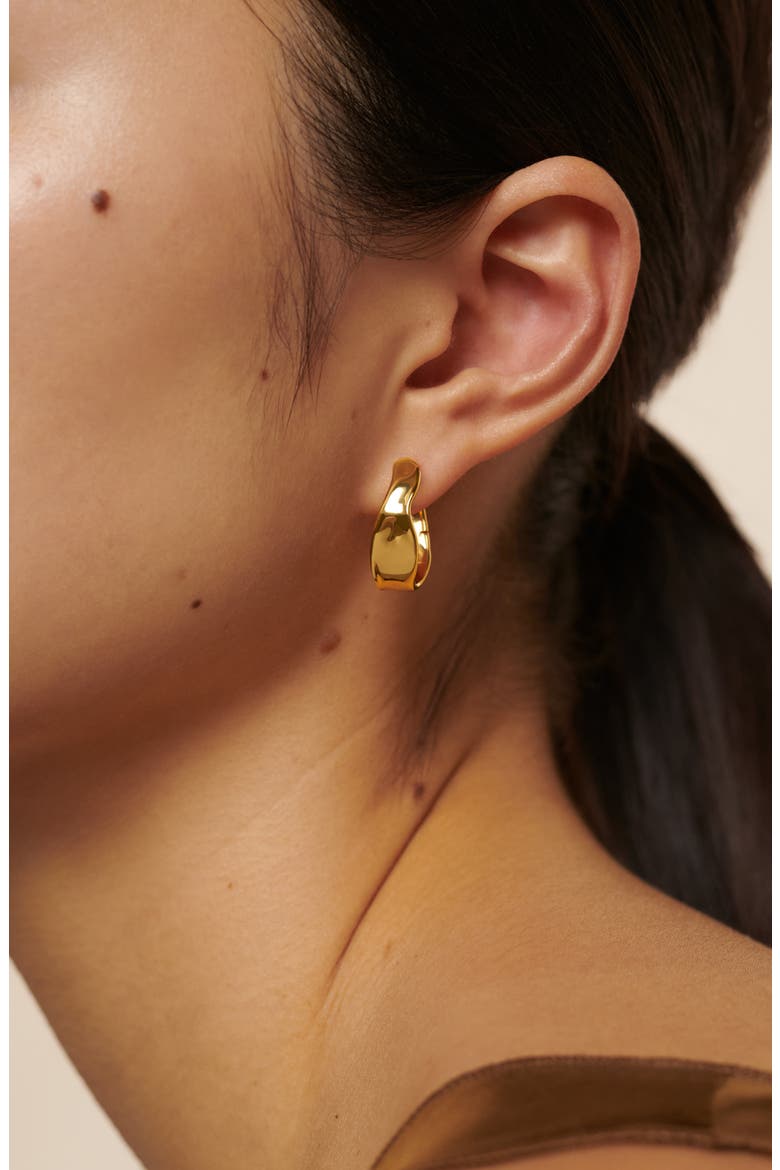 The Wave Medium Hoop Earrings, Alternate, color, YELLOW GOLD