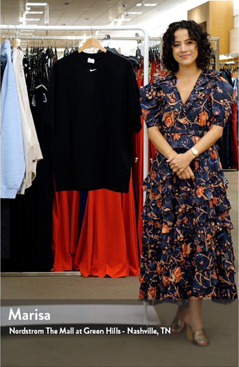 Solo Swoosh Oversize T-Shirt, sales video thumbnail