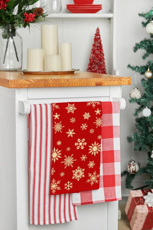 C & F Home C&f Home Glistening Gold Printed Kitchen Towel Set Of 3 In Red