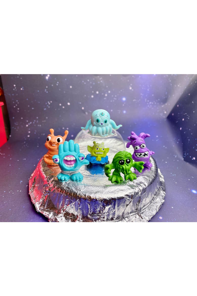 Friendly Aliens Toy, Alternate, color, No Color