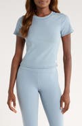 Vuori Pose Fitted Tee